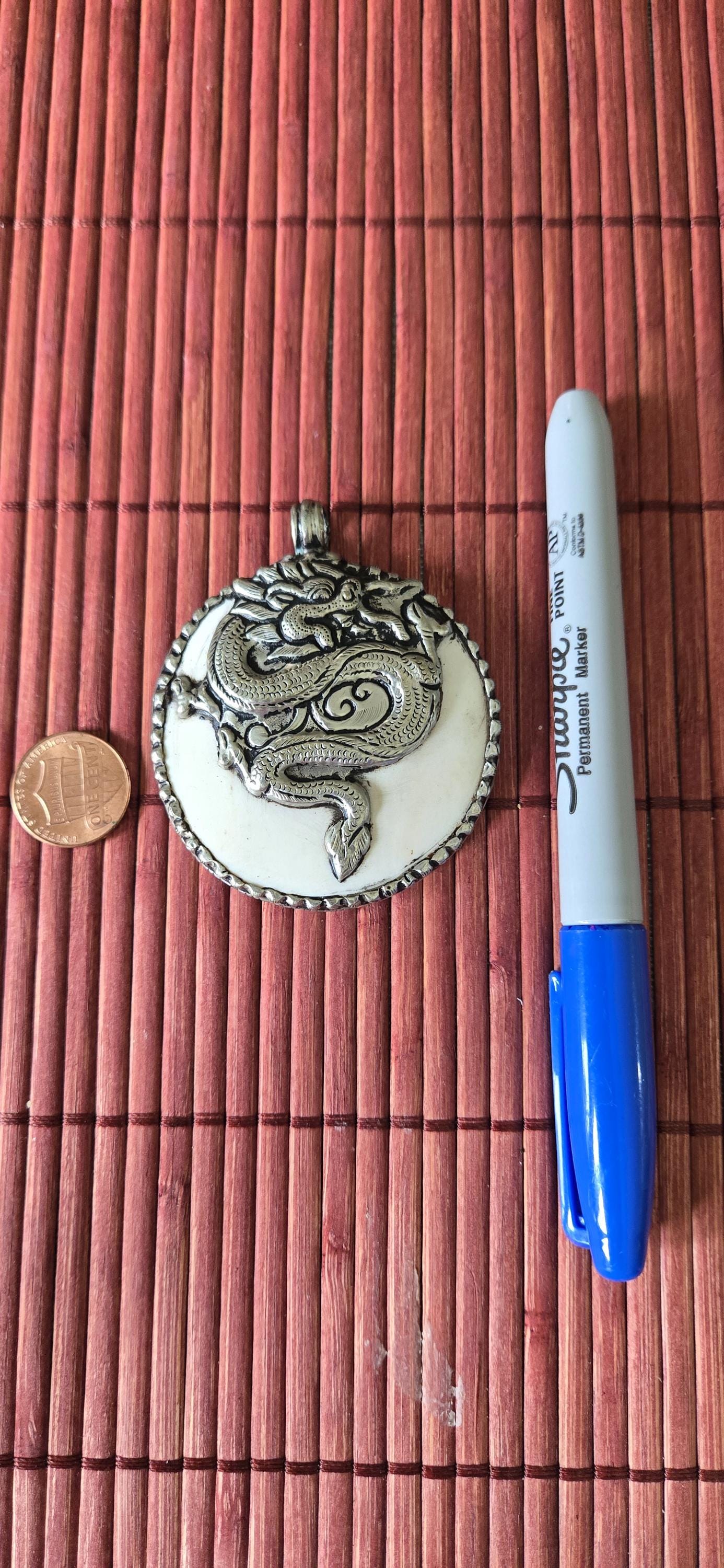 1 pendant - Large bold Tibetan Silver Repousse tribal naga conch shell pendant with tibetan coiled snake dragon carving - PM492G