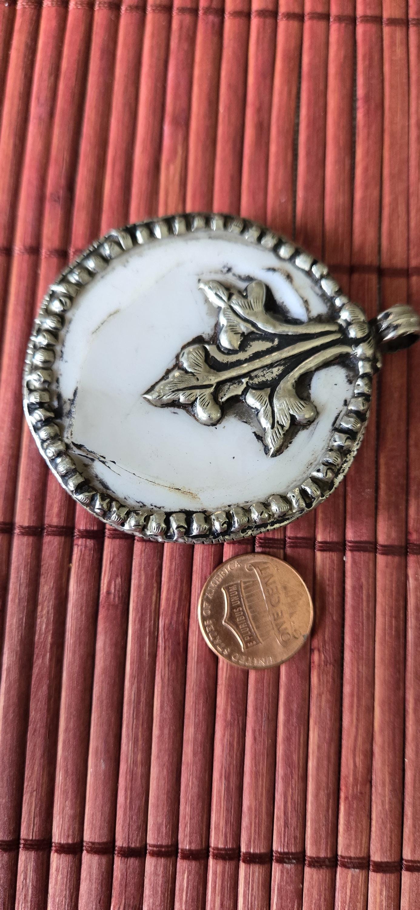1 pendant - Large bold Tibetan Silver Repousse tribal naga conch shell pendant with tibetan coiled snake dragon carving - PM492G