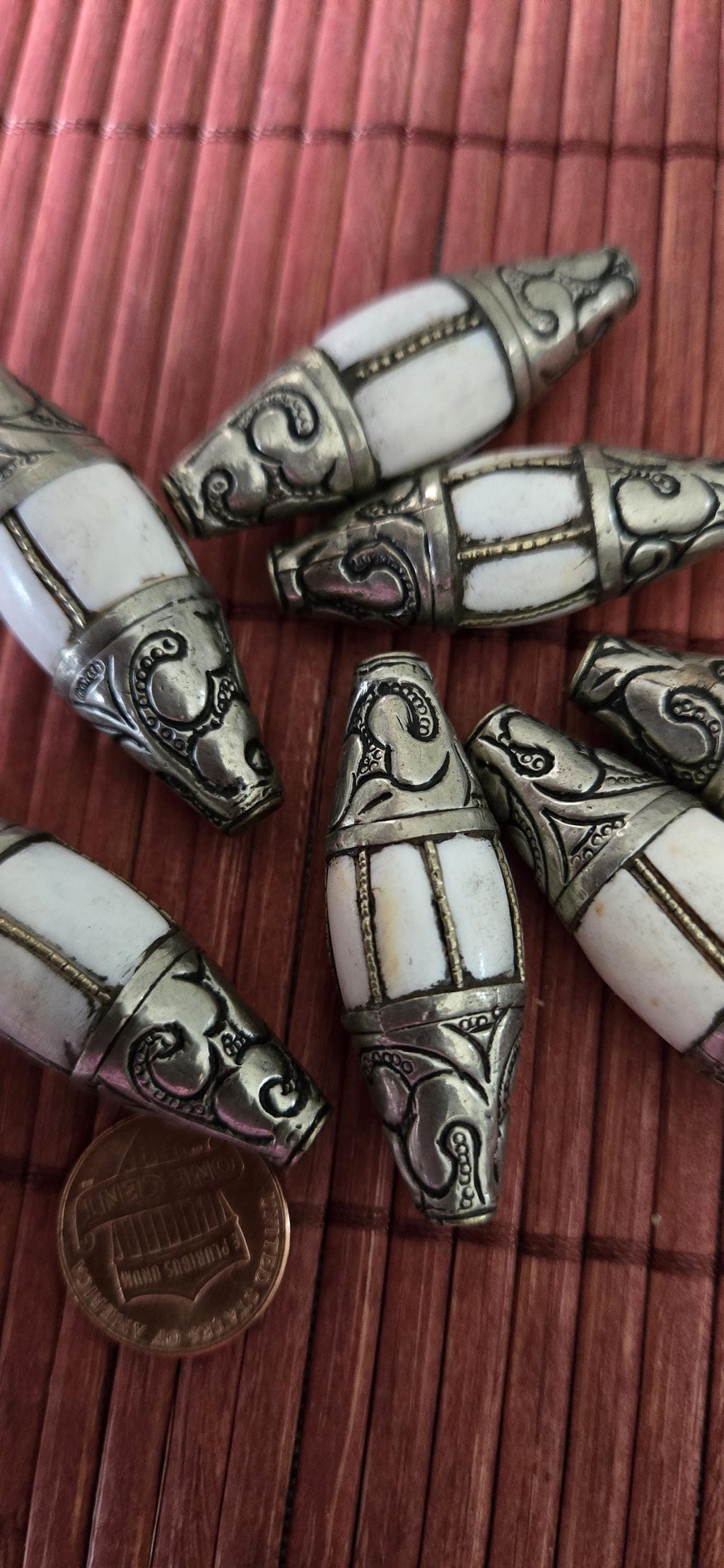 1 naga conch shell Bead - Beautiful antiqued silver tone capped Tribal naga conch shell focal pendant bead grooved wire inlay Nepal CH034G