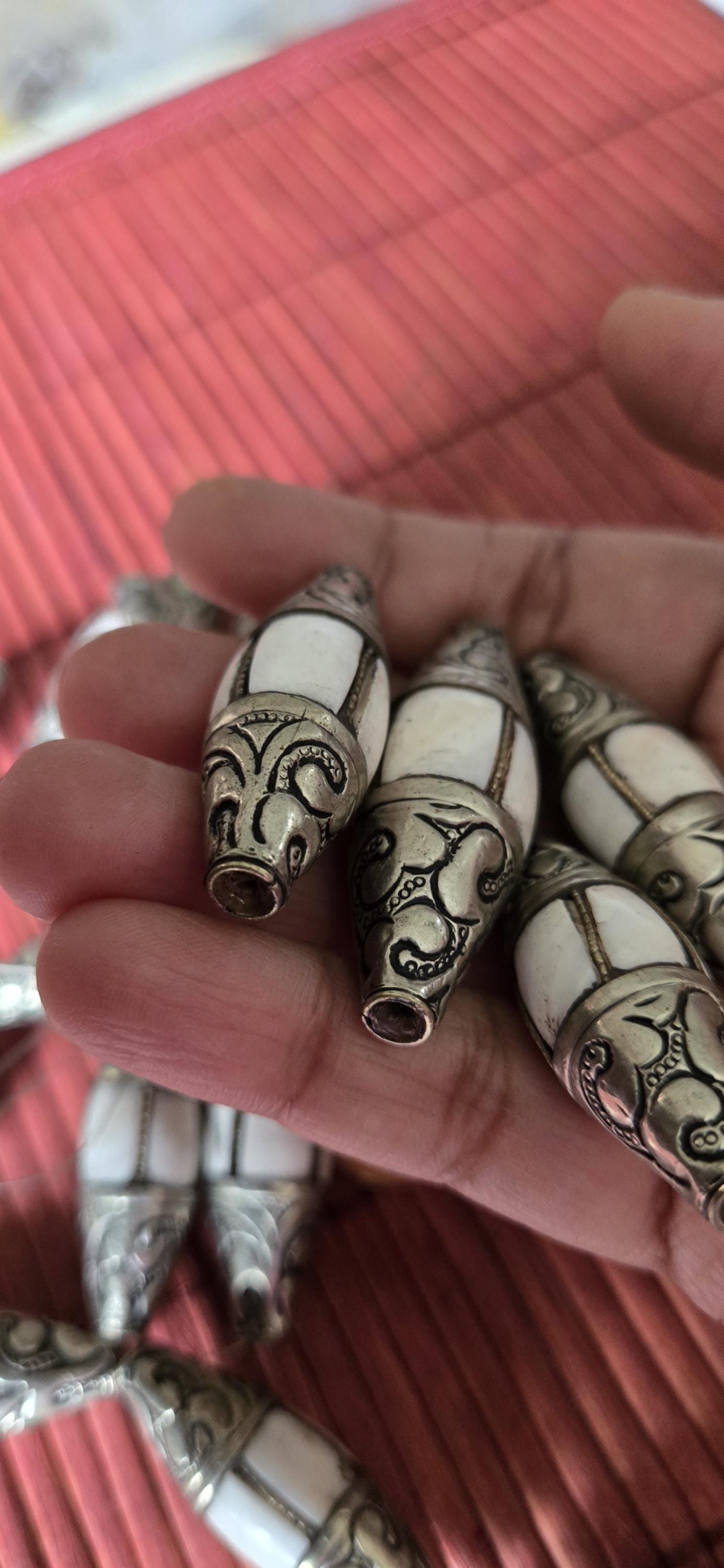 1 naga conch shell Bead - Beautiful antiqued silver tone capped Tribal naga conch shell focal pendant bead grooved wire inlay Nepal CH034G