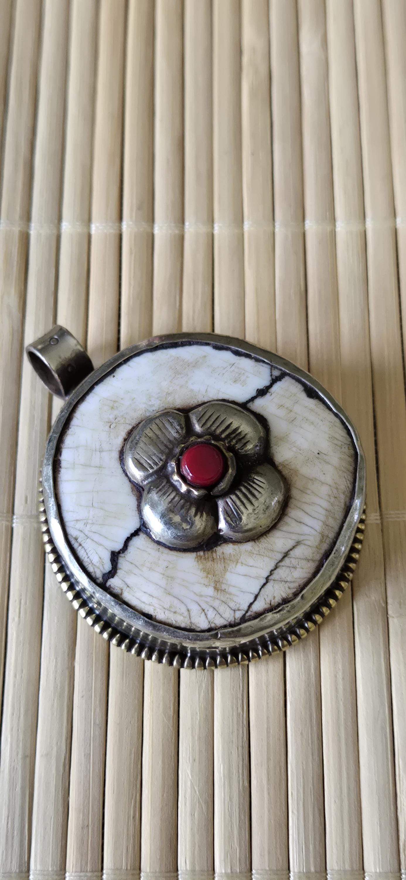 1 pendant - Ethnic Tibetan silver naga conch shell pendant with coral inlay and floral carving on reverse side - PM586G