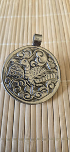 1 pendant - Ethnic Tibetan silver naga conch shell pendant with turquoise inlay and floral deer carving on reverse side - PM587C