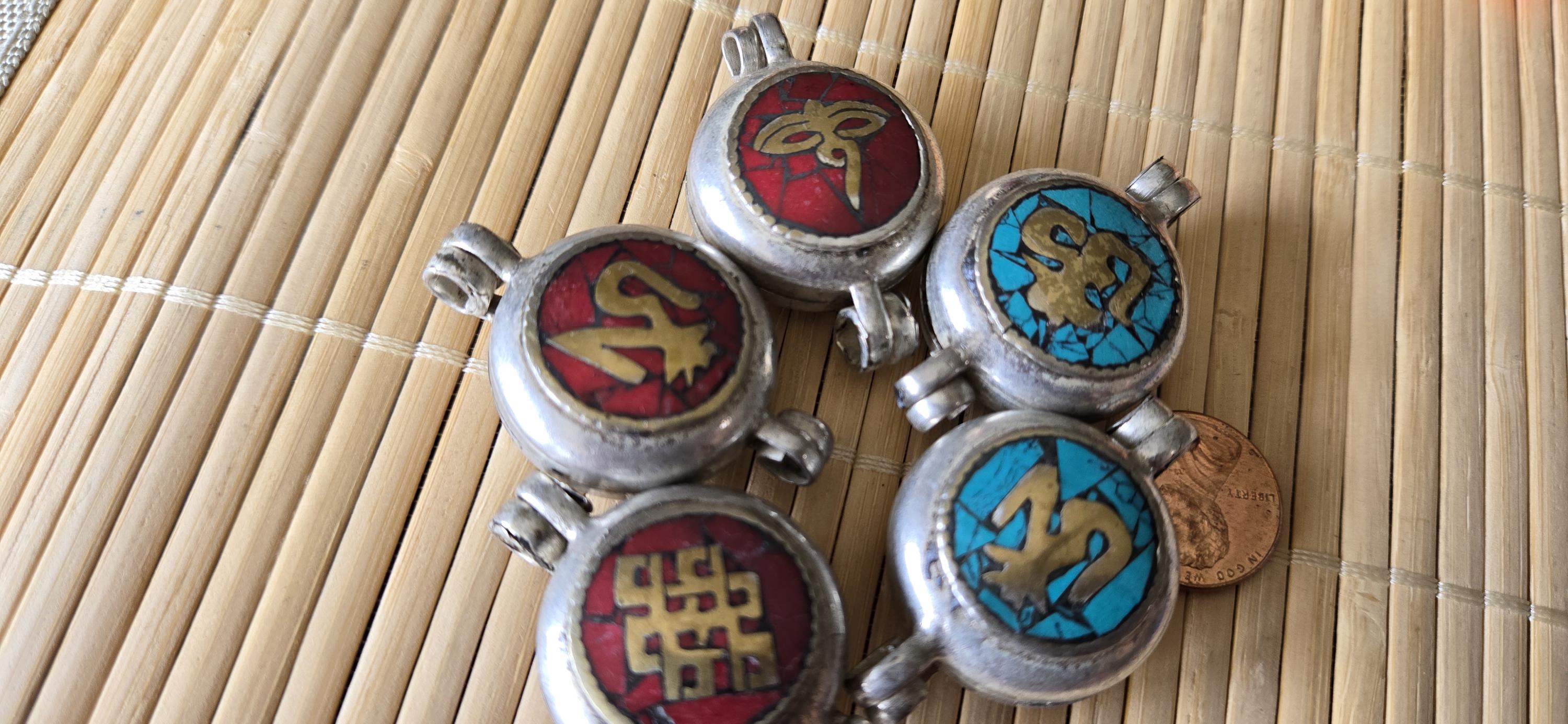 2 Pendants - Reversible endless Knot OM buddha eye symbol mix inlaid silver finish Ghau prayer box Endless knot pendant - PM571B