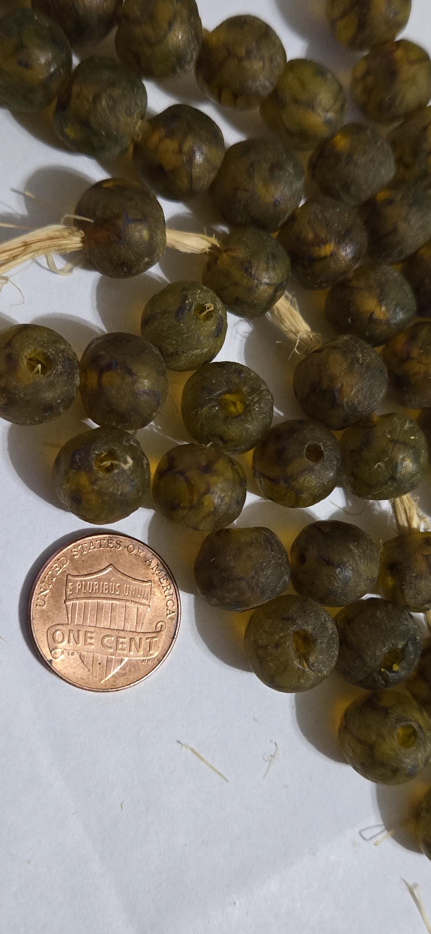 10 BEADS - Honey brown color Ghana African recycled glass disc beads - BD944R