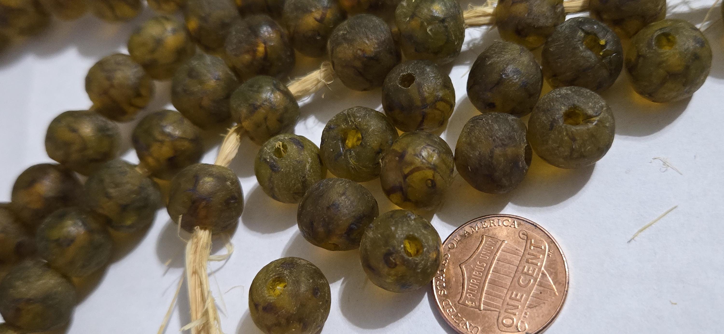 10 BEADS - Honey brown color Ghana African recycled glass disc beads - BD944R