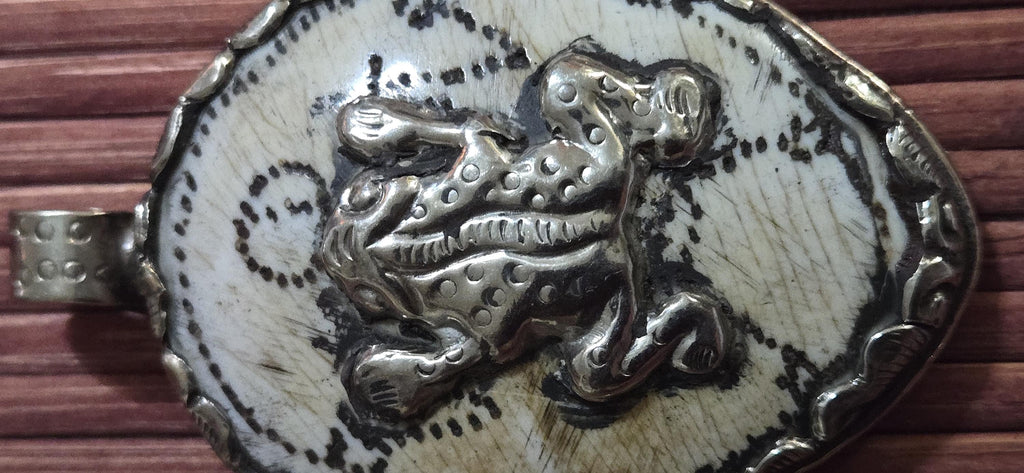 Hand-Carved Conch Shell Pendant – Frog Totem, Human Figure, Firefly Design | Tibetan Nepal Himalayan mystic Jewelry large size - PM491B