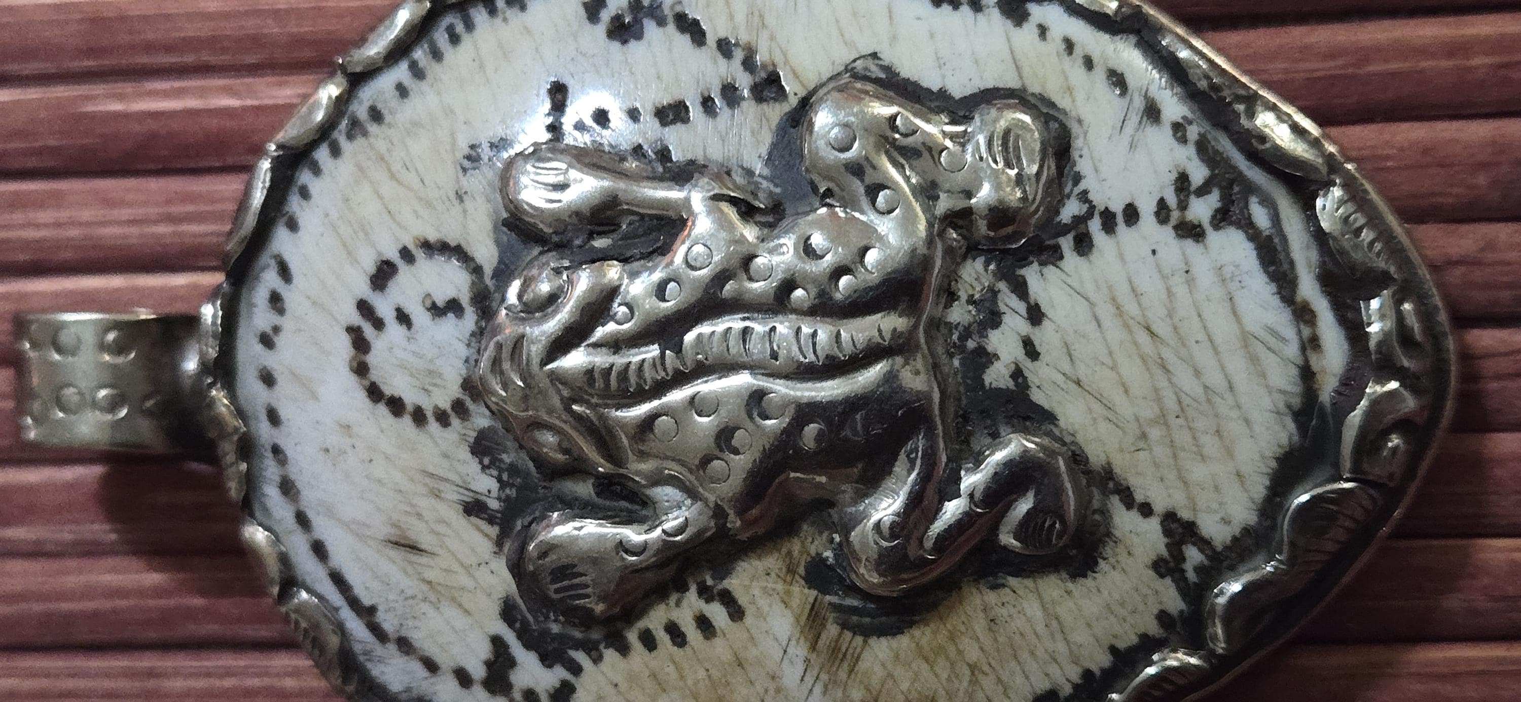 Hand-Carved Conch Shell Pendant – Frog Totem, Human Figure, Firefly Design | Tibetan Nepal Himalayan mystic Jewelry large size - PM491B