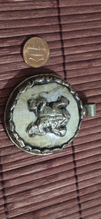 OOAK Ethnic tribal Tibetan naga conch shell Frog pendant reverse side floral design -Nepal PM491C