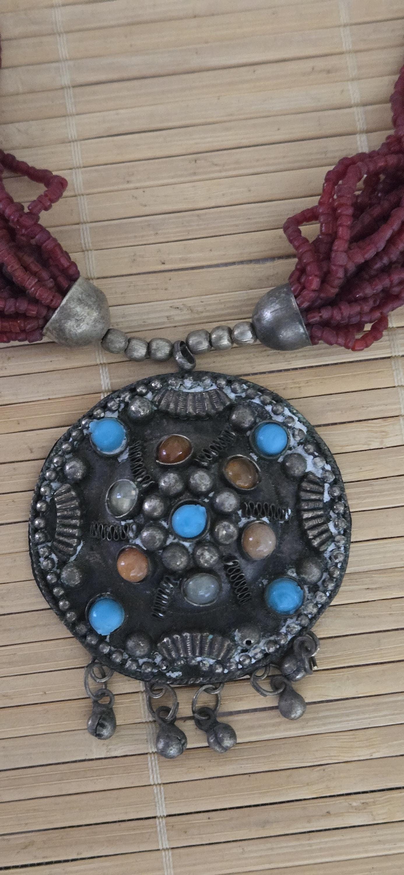 Vintage sherpa Red glass beads ethnic pendant necklace from Nepal - STR004E