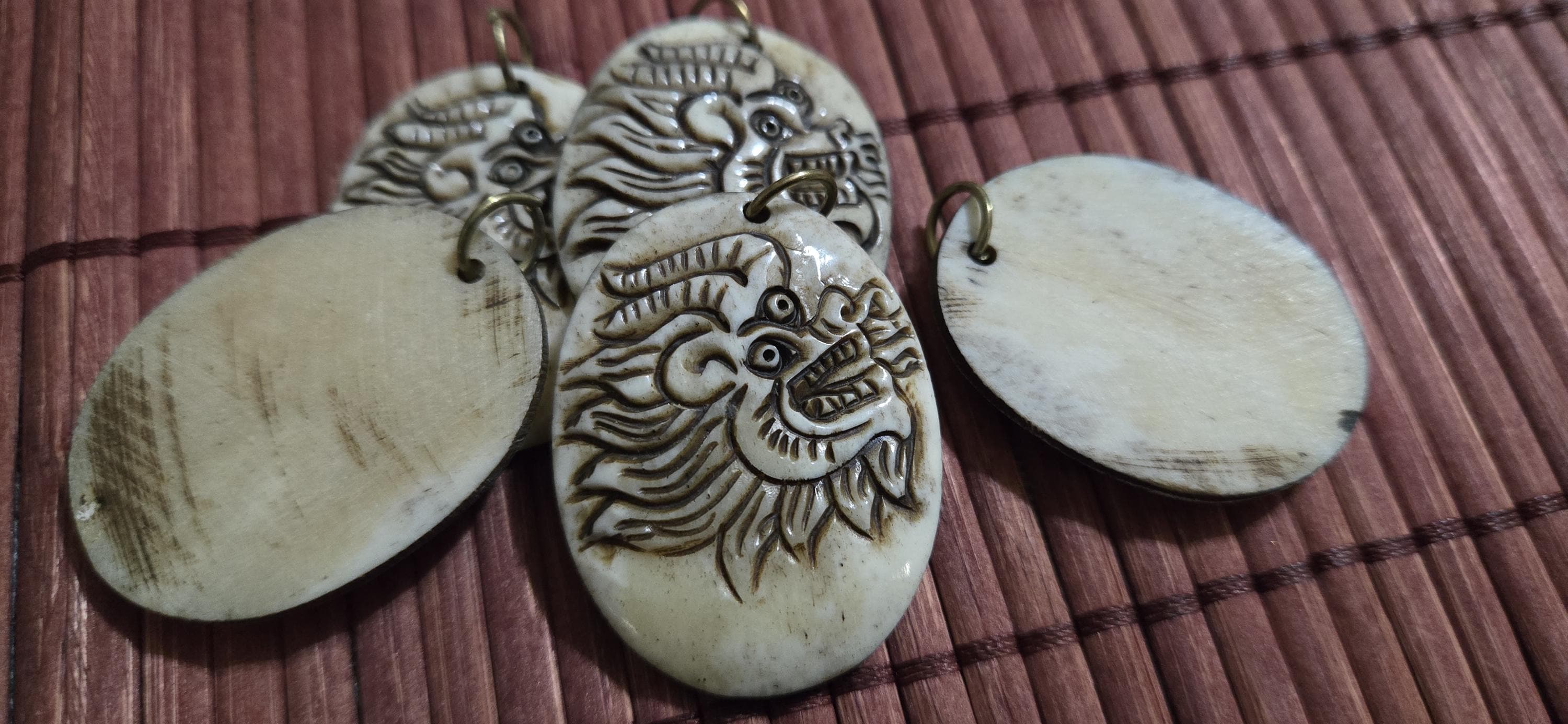 Rustic Tibetan carved Dragon Head cattle Bone Pendant – Jewelryt Making supply, keyring Charm, Bag Charm decor PB055B