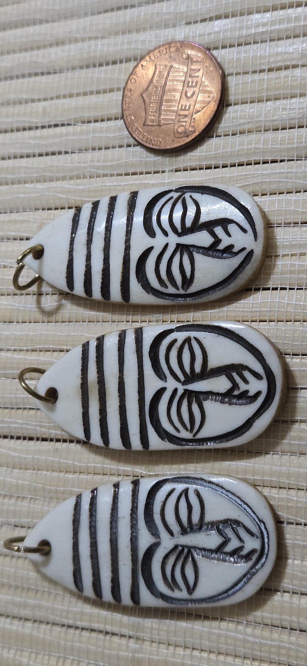 Tibetan carved buddha monk face recycled Cattle Bone pendant - Nepal amulet charm – 1 pendant - PB051C