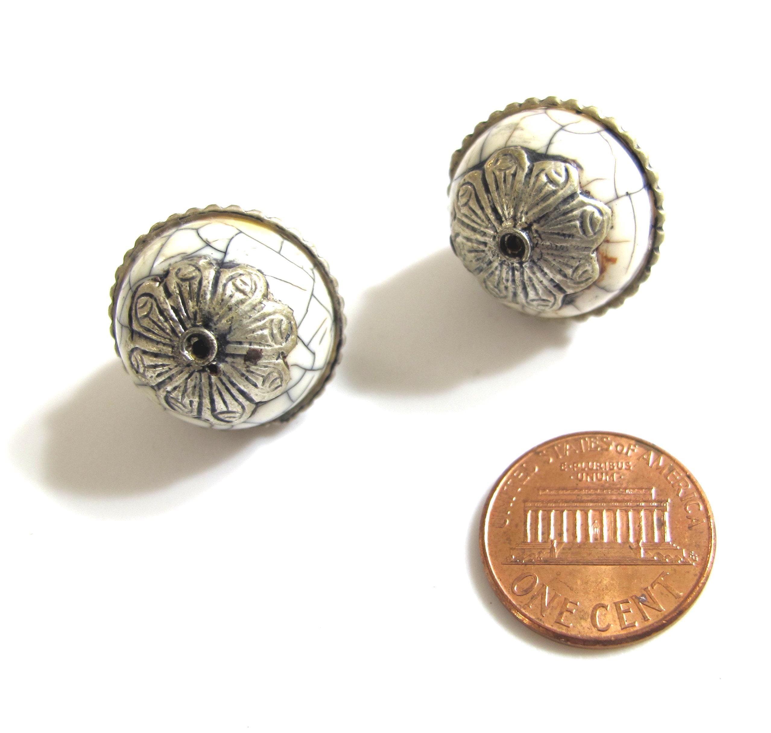 1 Bead - Tibetan bead white cream color crackle resin silver color capped floral design bead Nepal beads big bold size - BD255