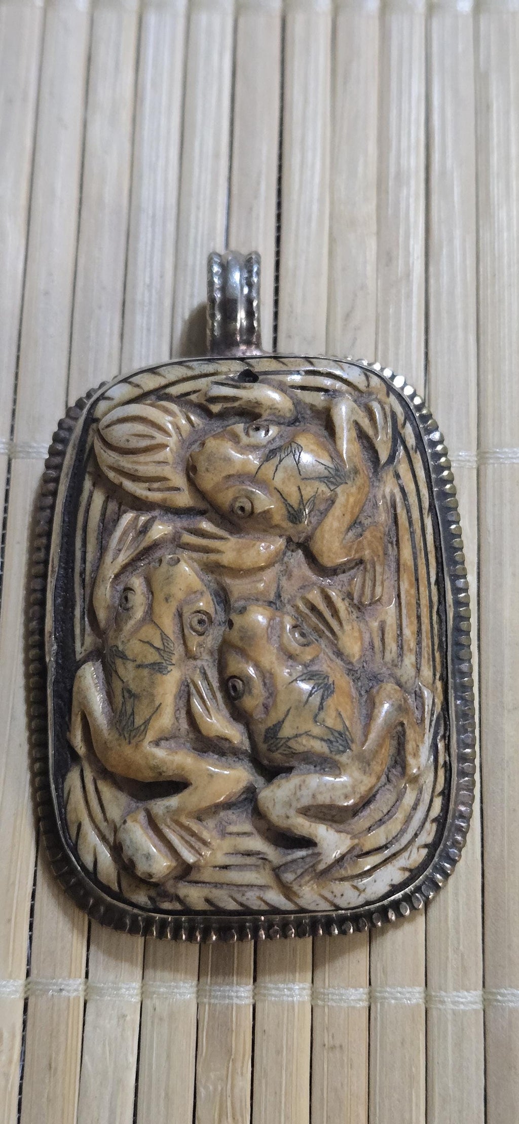 1 Pendant - Large Ethnic Tibetan carved recycled cattle bone frog family design pendant with flower carving on reverse side - PM006L