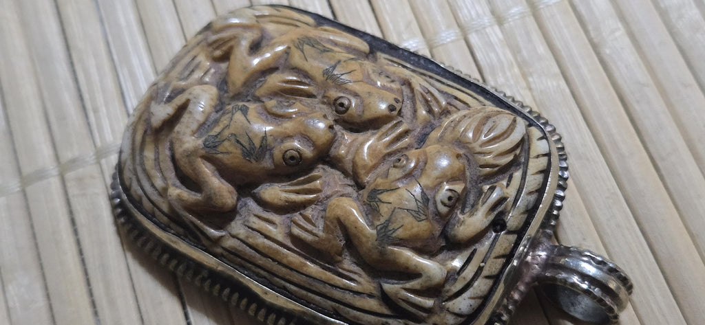 1 Pendant - Large Ethnic Tibetan carved recycled cattle bone frog family design pendant with flower carving on reverse side - PM006L