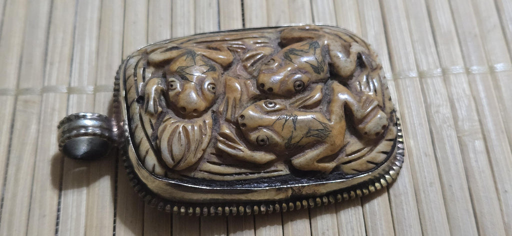 1 Pendant - Large Ethnic Tibetan carved recycled cattle bone frog family design pendant with flower carving on reverse side - PM006L