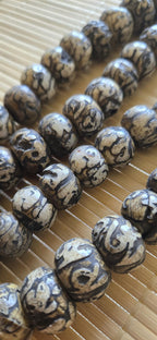 2 Beads-Large size 18 -20 mm Tibetan Om carved old vintage conch chank shell beads Nepal - CH045G