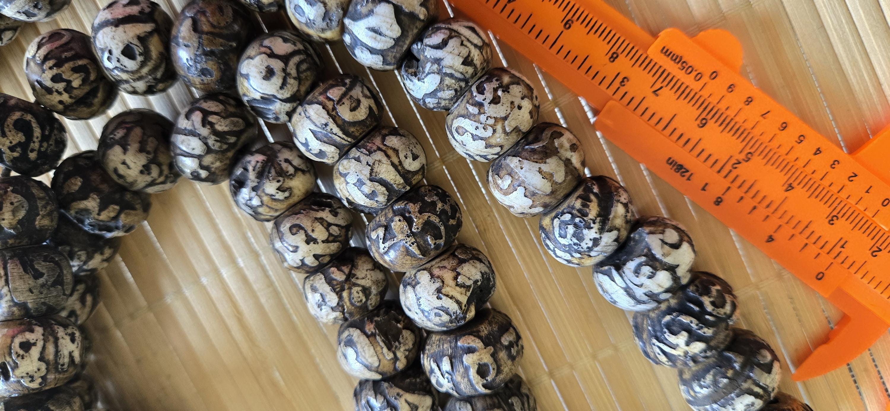 2 Beads-Large size 18 -20 mm Tibetan Om carved old vintage conch chank shell beads Nepal - CH045G