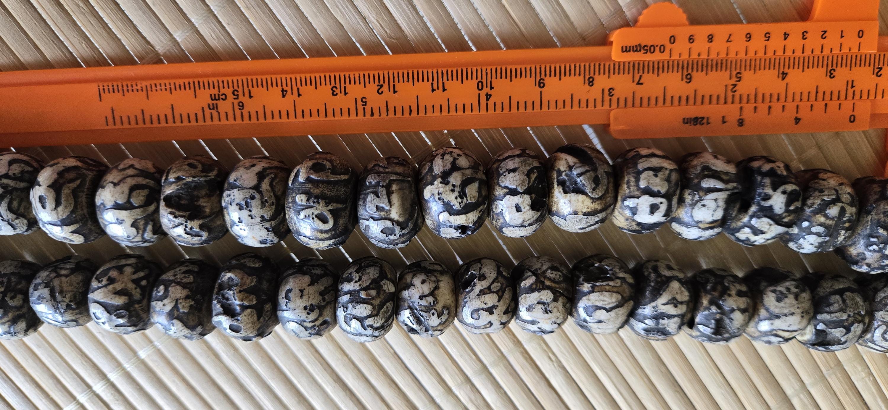 2 Beads-Large size 18 -20 mm Tibetan Om carved old vintage conch chank shell beads Nepal - CH045G