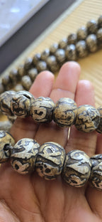 2 Beads-Large size 18 -20 mm Tibetan Om carved old vintage conch chank shell beads Nepal - CH045G
