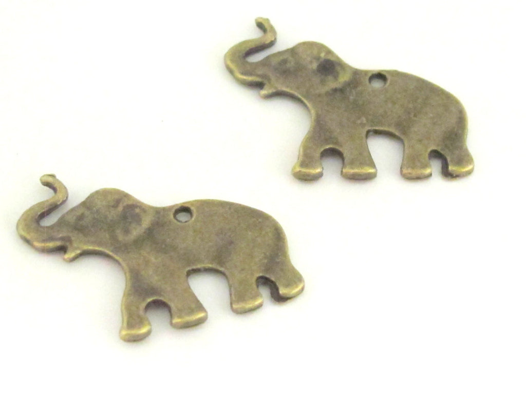 8 pcs - Brass tone elephant shape charms 25 mm x 18 mm - CM084