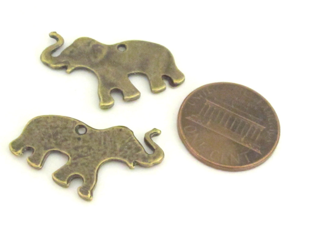 8 pcs - Brass tone elephant shape charms 25 mm x 18 mm - CM084