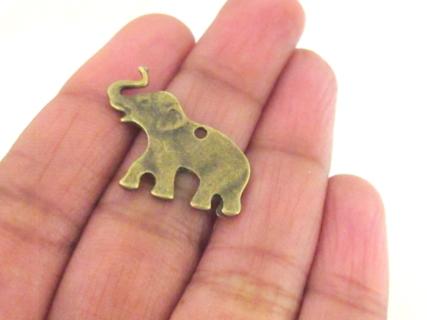 8 pcs - Brass tone elephant shape charms 25 mm x 18 mm - CM084