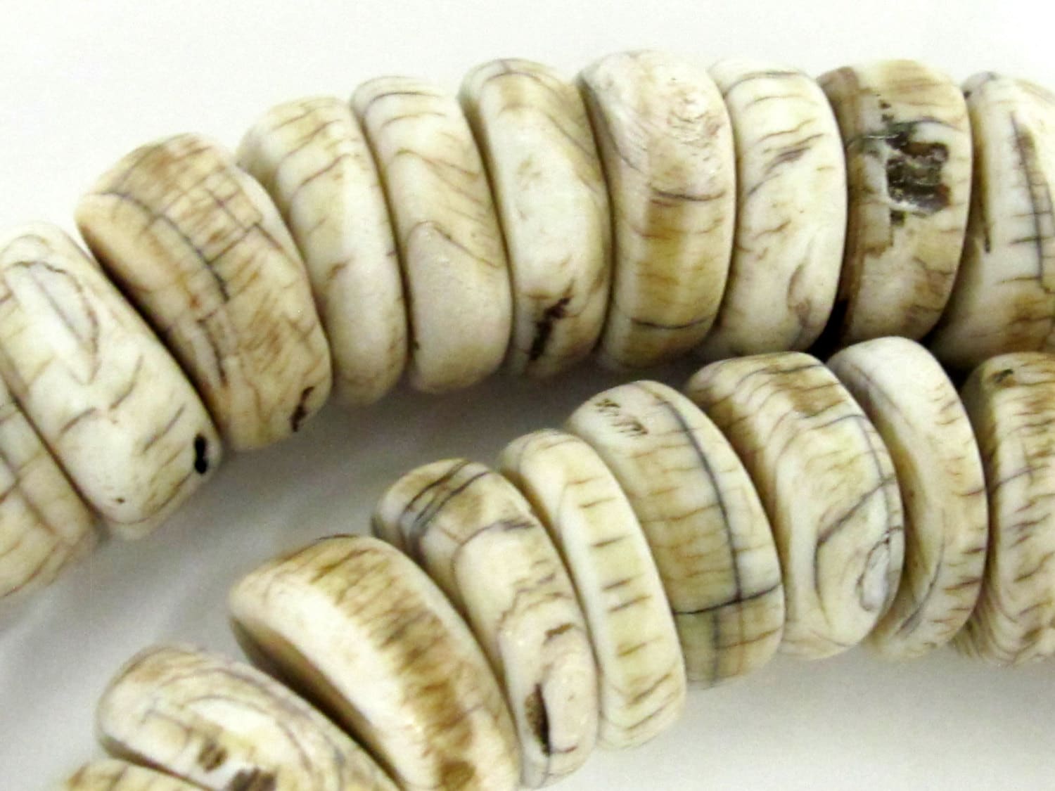 10 Beads - Ethnic Naga natural conch shell flat disc beads 17 - 18 mm size - CH053