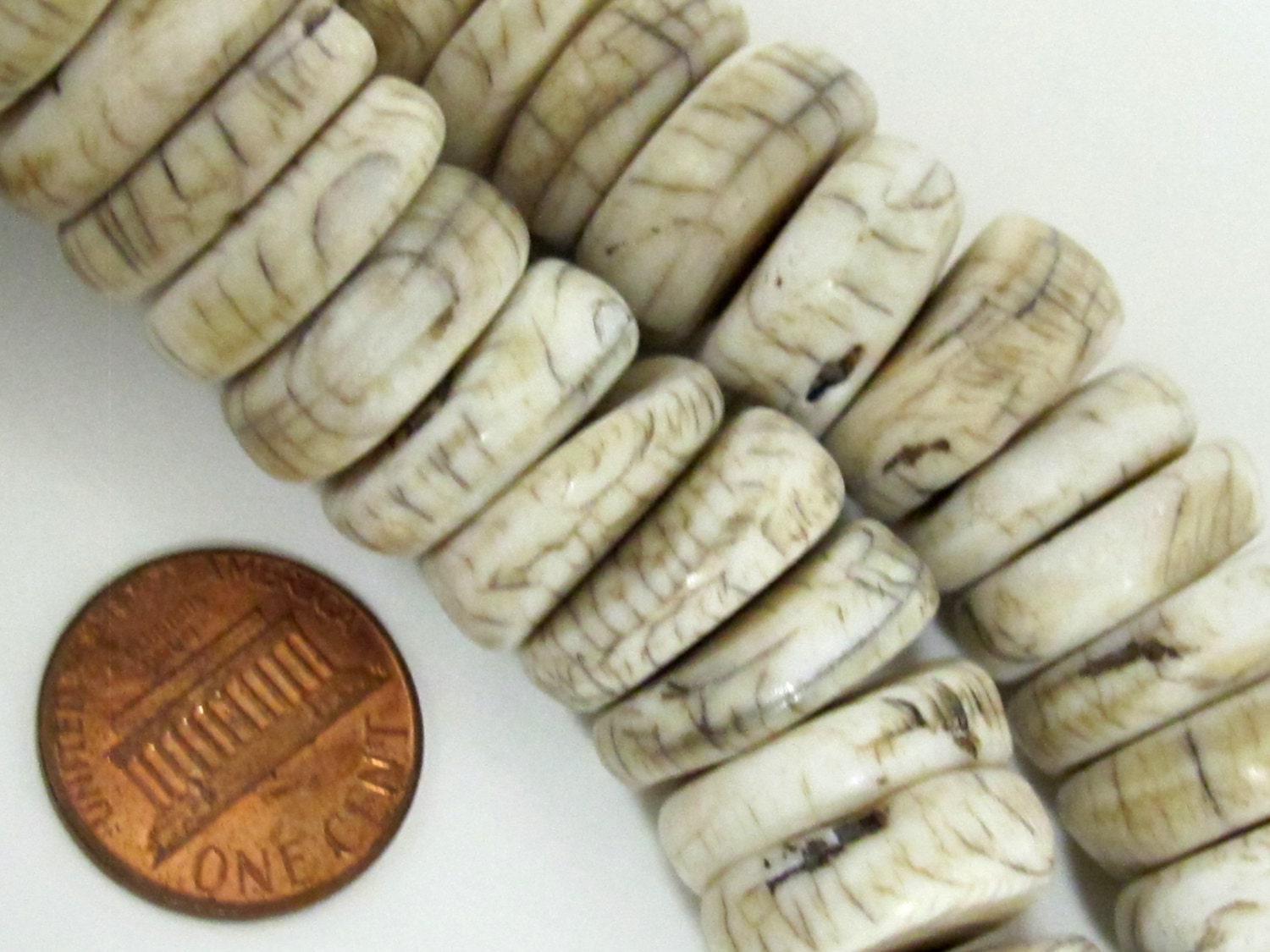 10 Beads - Ethnic Naga natural conch shell flat disc beads 17 - 18 mm size - CH053