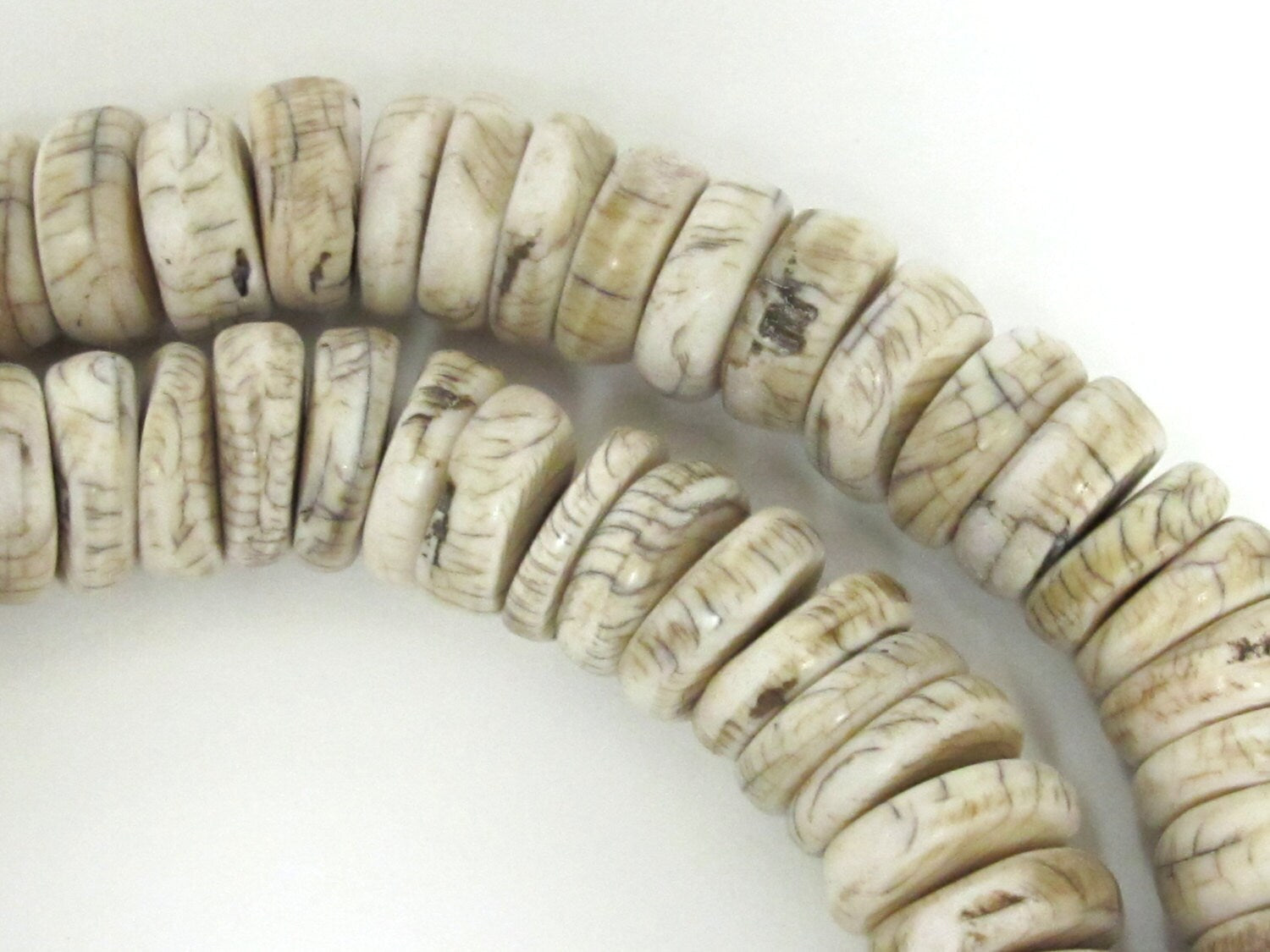 10 Beads - Ethnic Naga natural conch shell flat disc beads 17 - 18 mm size - CH053