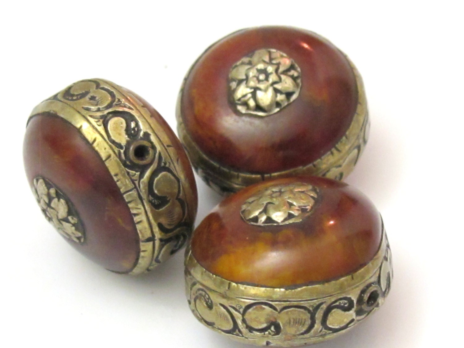 1 BEAD - Reversible Large size Tibetan silver band copal Resin floral pendant bead - BD616A