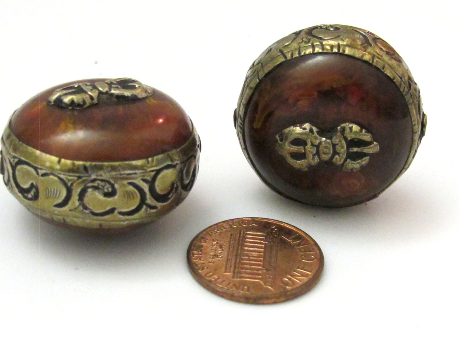 1 BEAD - Reversible Large size Tibetan Silver band copal Resin Dorje vajra pendant bead - BD616B