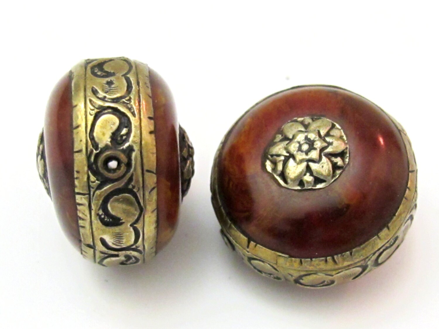 1 BEAD - Reversible Large size Tibetan silver band copal Resin floral pendant bead - BD616A