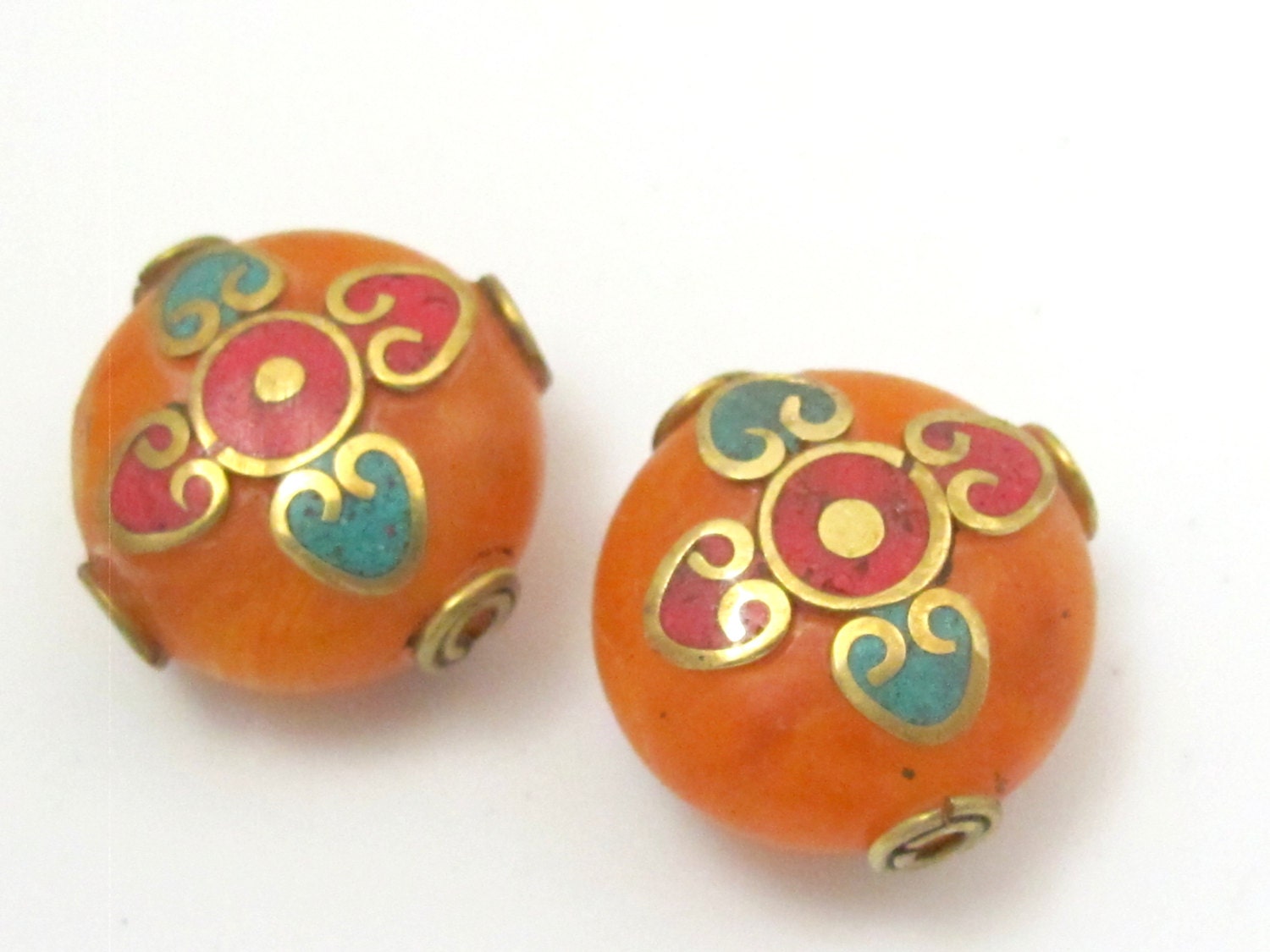 1 BEAD - Round disc honey copal resin beads from Nepal with heart design turquoise coral inlay - BD625B