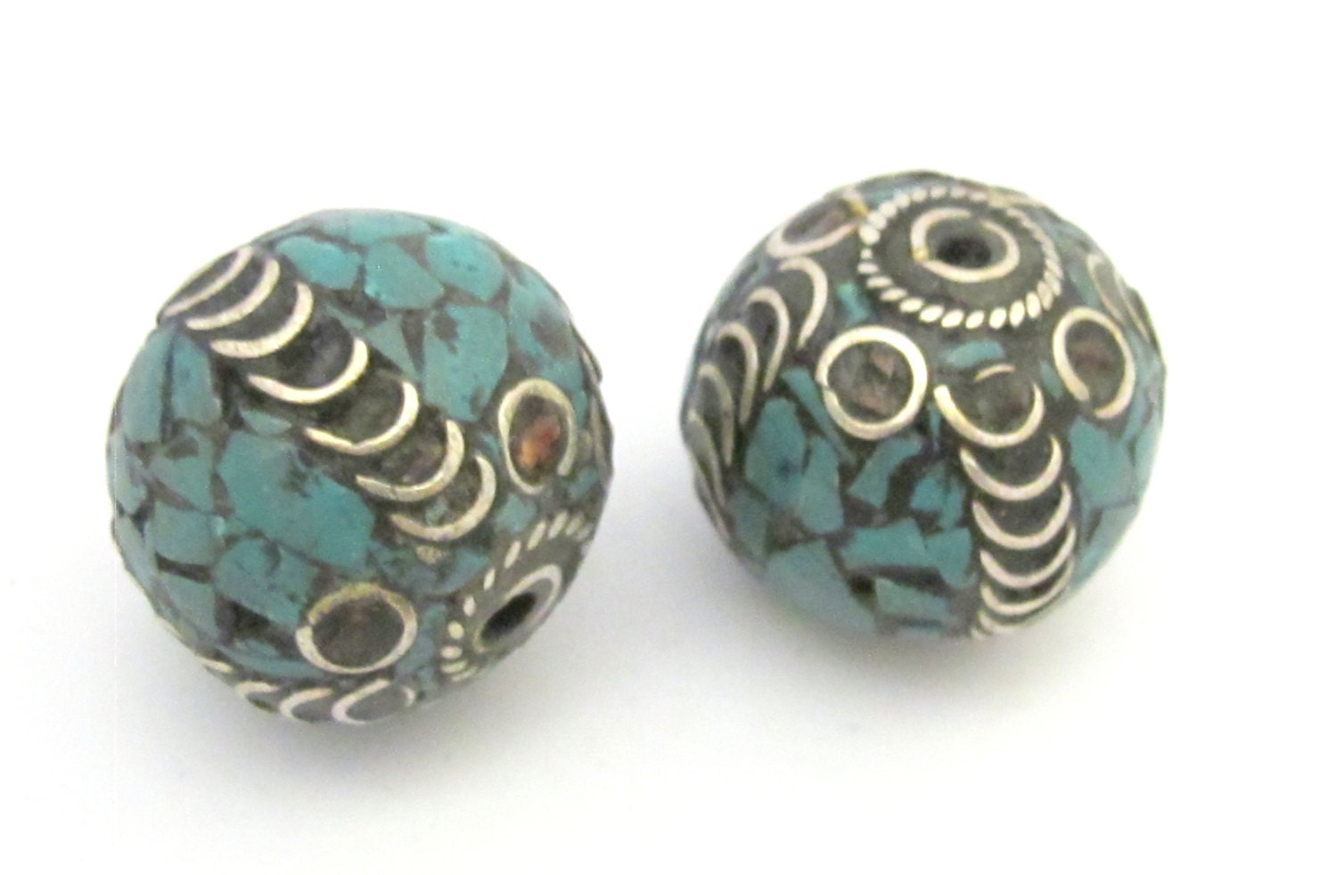 2 BEADS - Large 20 mm size nepalese brass bead with turquoise mosaic inlay - BD633