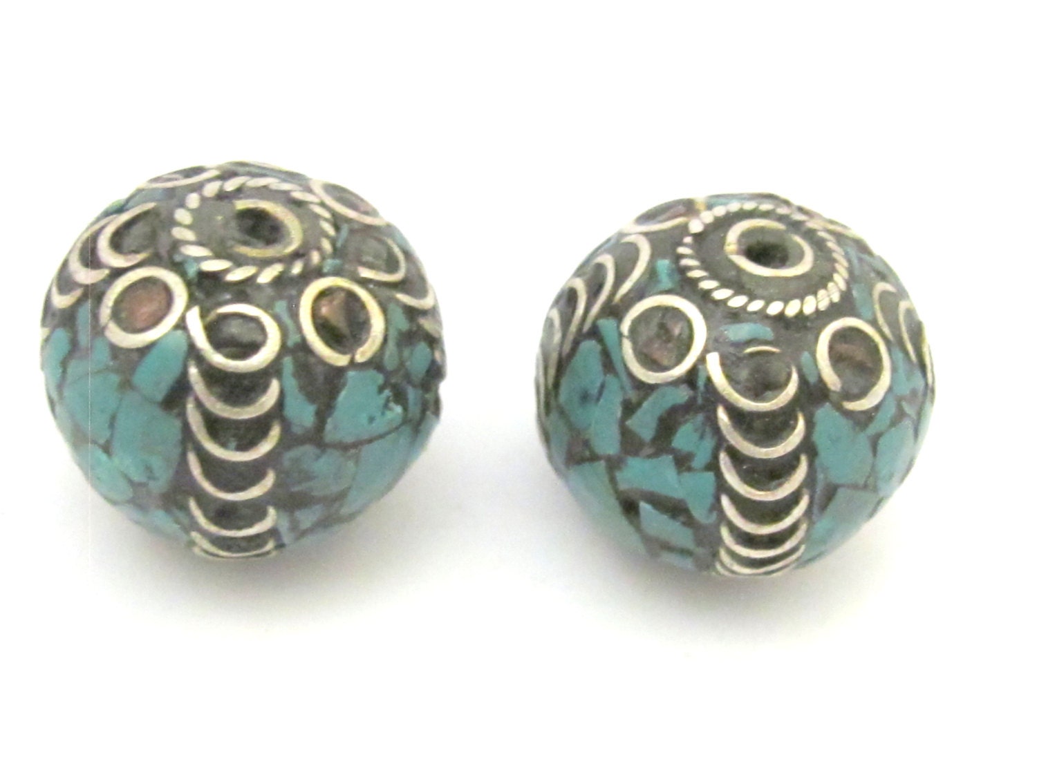1 Bead - Large 20 mm size nepalese brass bead with turquoise mosaic inlay - BD633