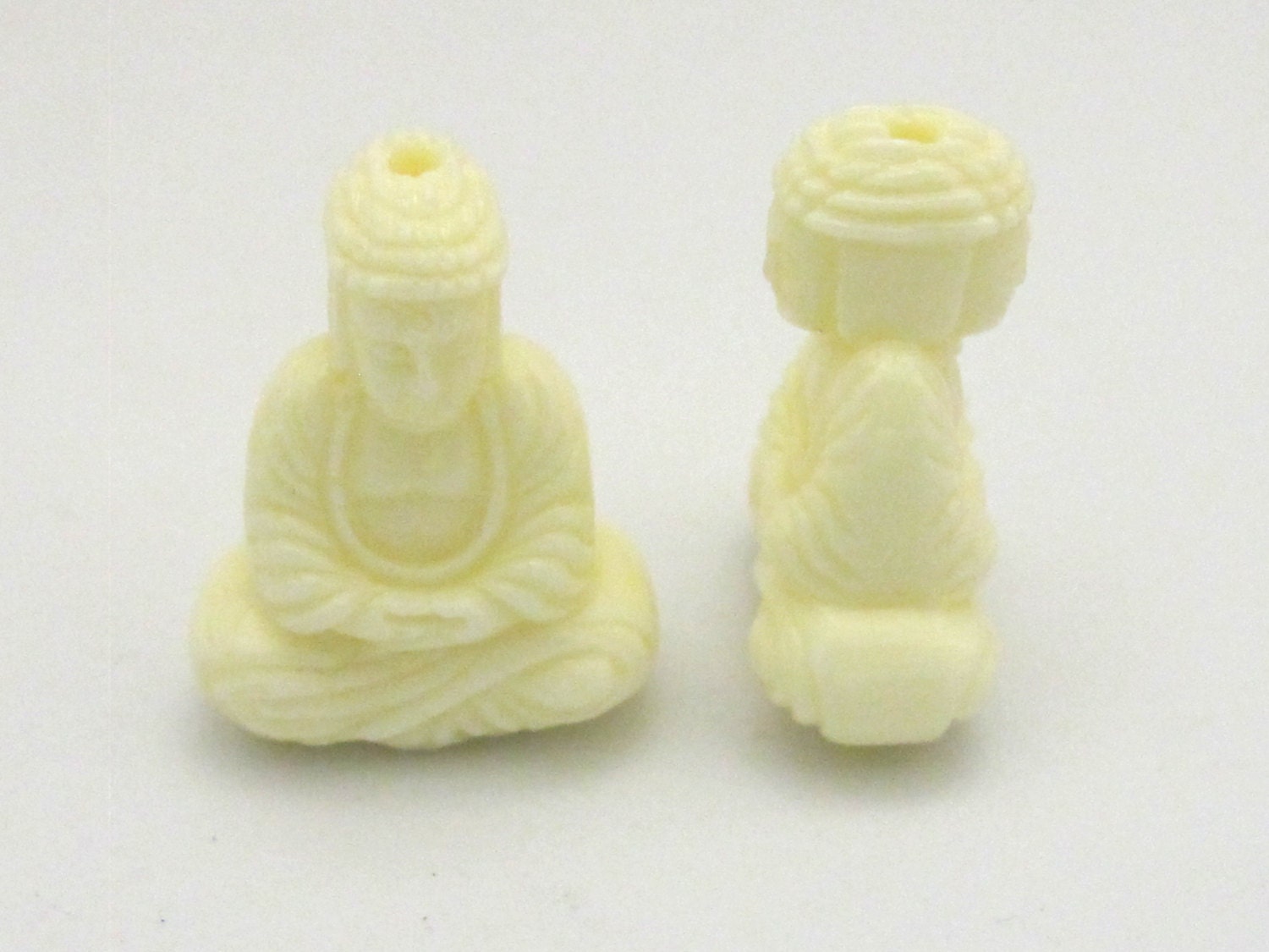 1 BEAD - Light weight Seated meditation yoga posture Buddha resin focal pendant bead - BD638