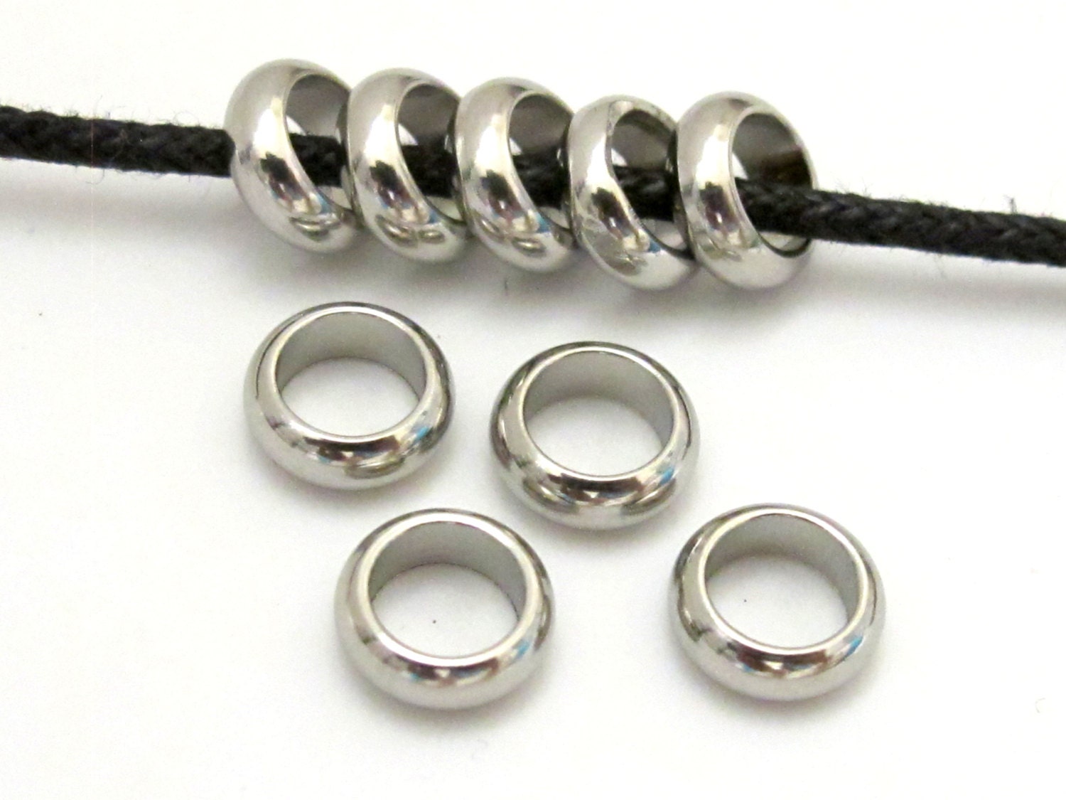10 Beads - Stainless steel donut beads 8 mm wide - BD640