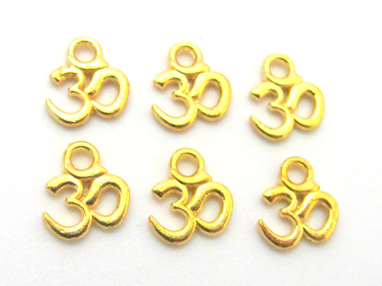 15 charms - tibetan om charms hindu om aum om prayer charms -Small size gold tone yoga meditation om charms beads - CM089