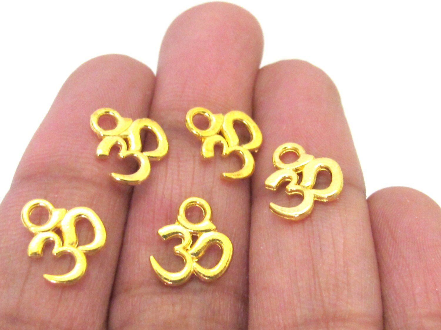 15 charms - tibetan om charms hindu om aum om prayer charms -Small size gold tone yoga meditation om charms beads - CM089