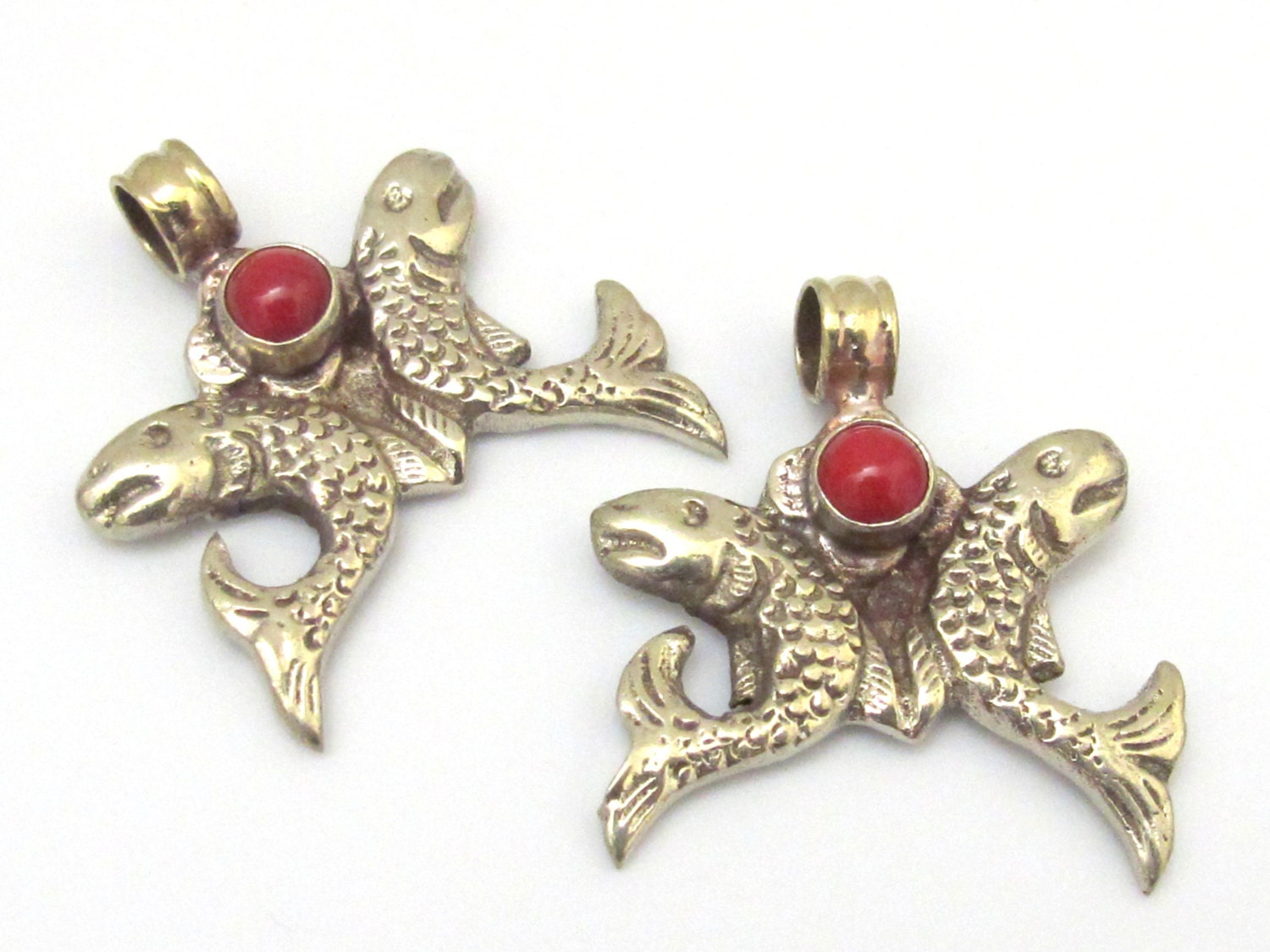 1 pendant - Two golden fish auspicious Buddhist symbol charm Tibetan silver pendant - PM286A