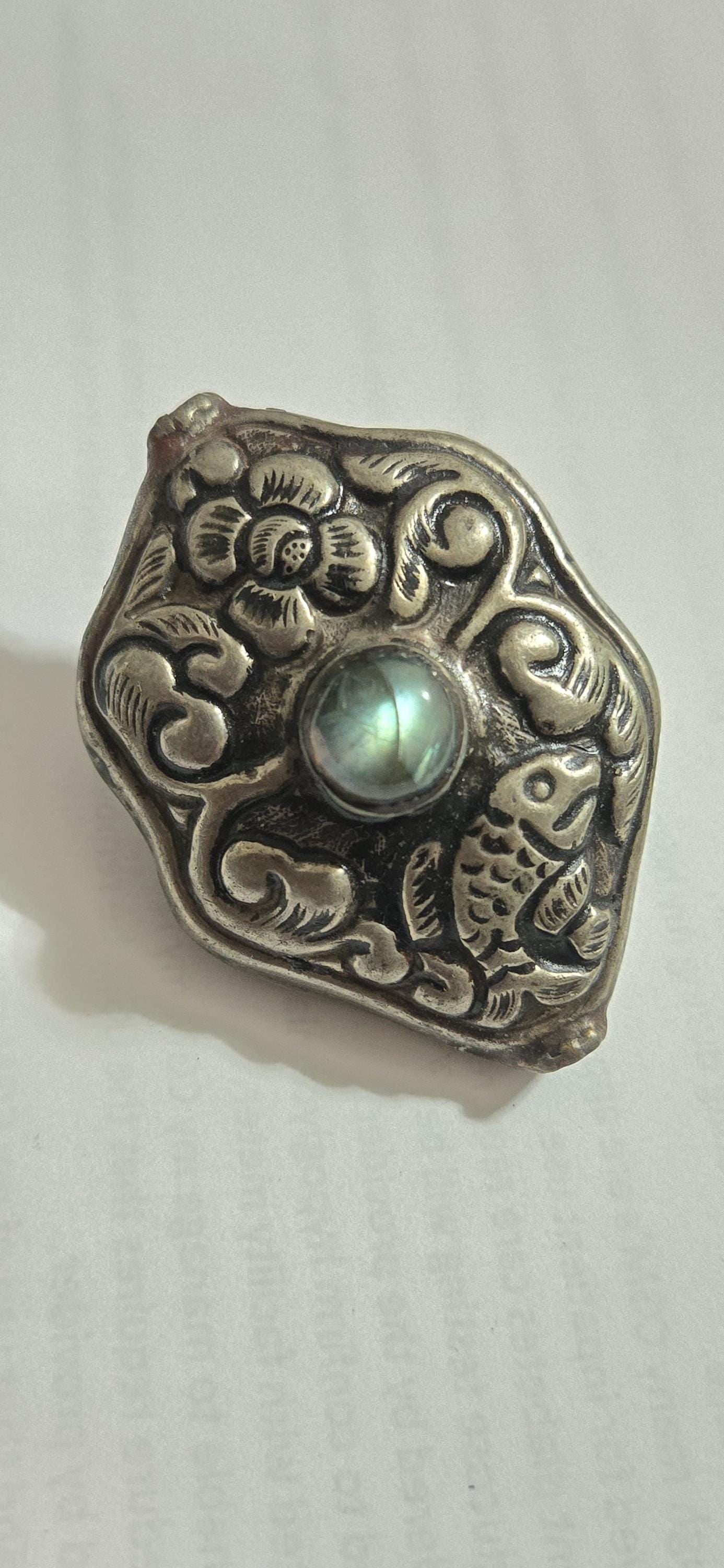 1 Bead - Reversible Large kite hex shape Tibetan antiqued silver finish fish flower symbol Bead labradorite inlay on both sides - BD669A