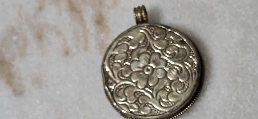 Ethnic Tibetan Naga Conch Shell Pendant – Phoenix Bird Design | Nepal Handmade Jewelry – Tibetan Silver – PM346P