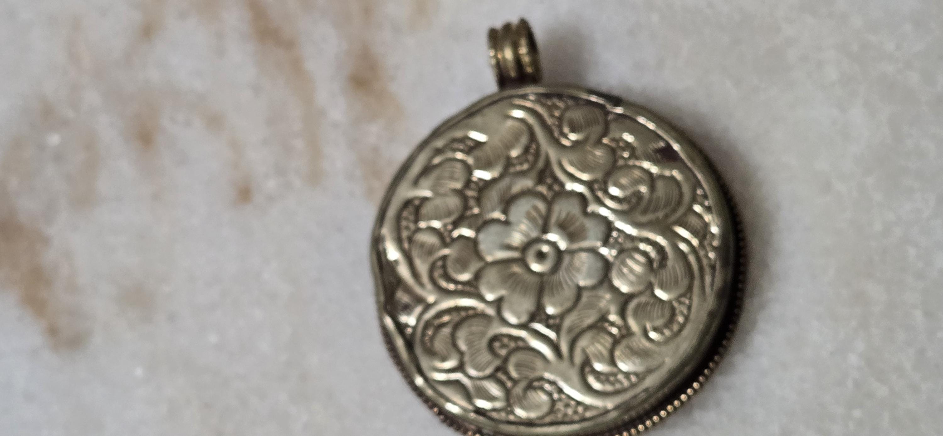 Ethnic Tibetan Naga Conch Shell Pendant – Phoenix Bird Design | Nepal Handmade Jewelry – Tibetan Silver – PM346P