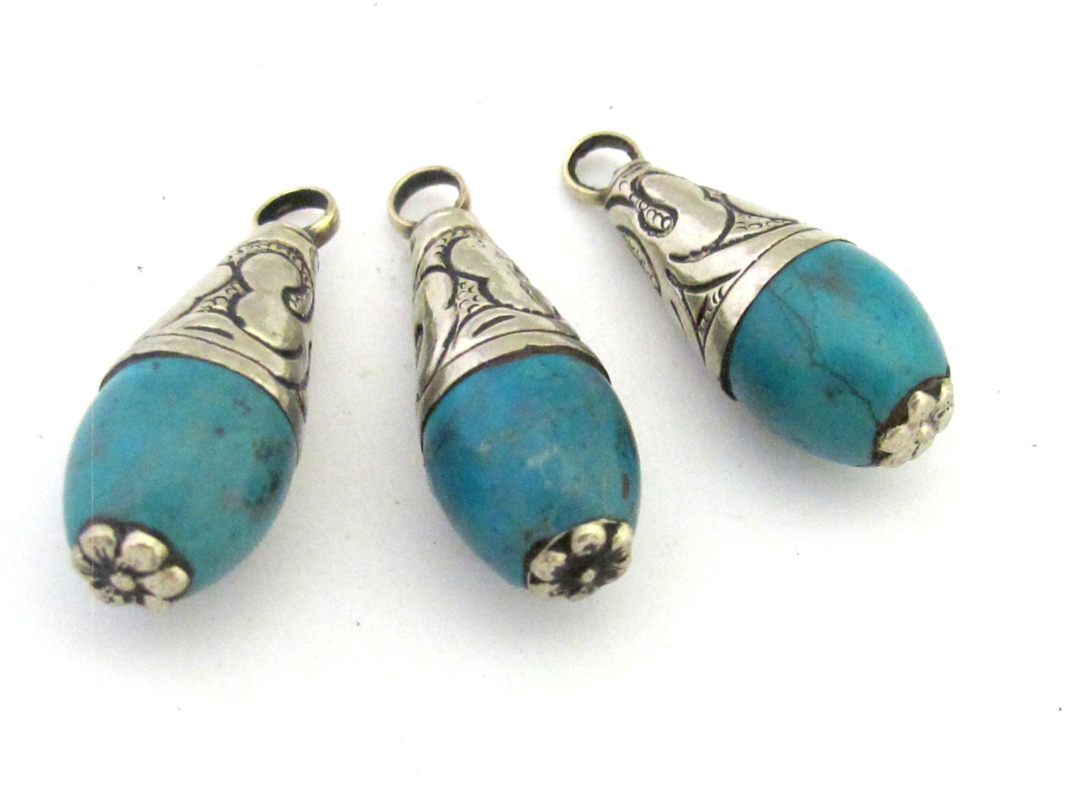 1 Pendant - Tibetan turquoise drop pendant 33 - 34 mm long - 1 pendant - PM288