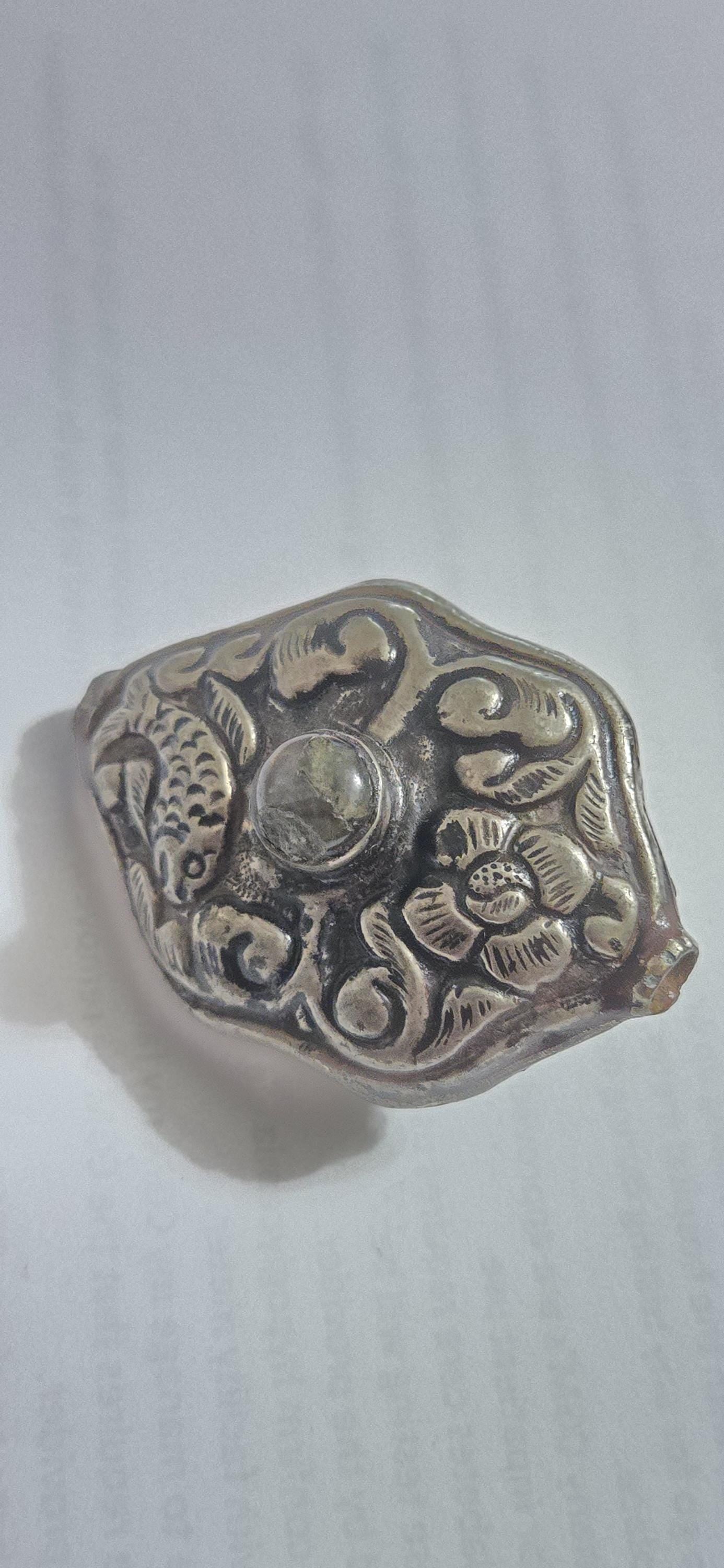 1 Bead - Reversible Large kite hex shape Tibetan antiqued silver finish fish flower symbol Bead labradorite inlay on both sides - BD669A