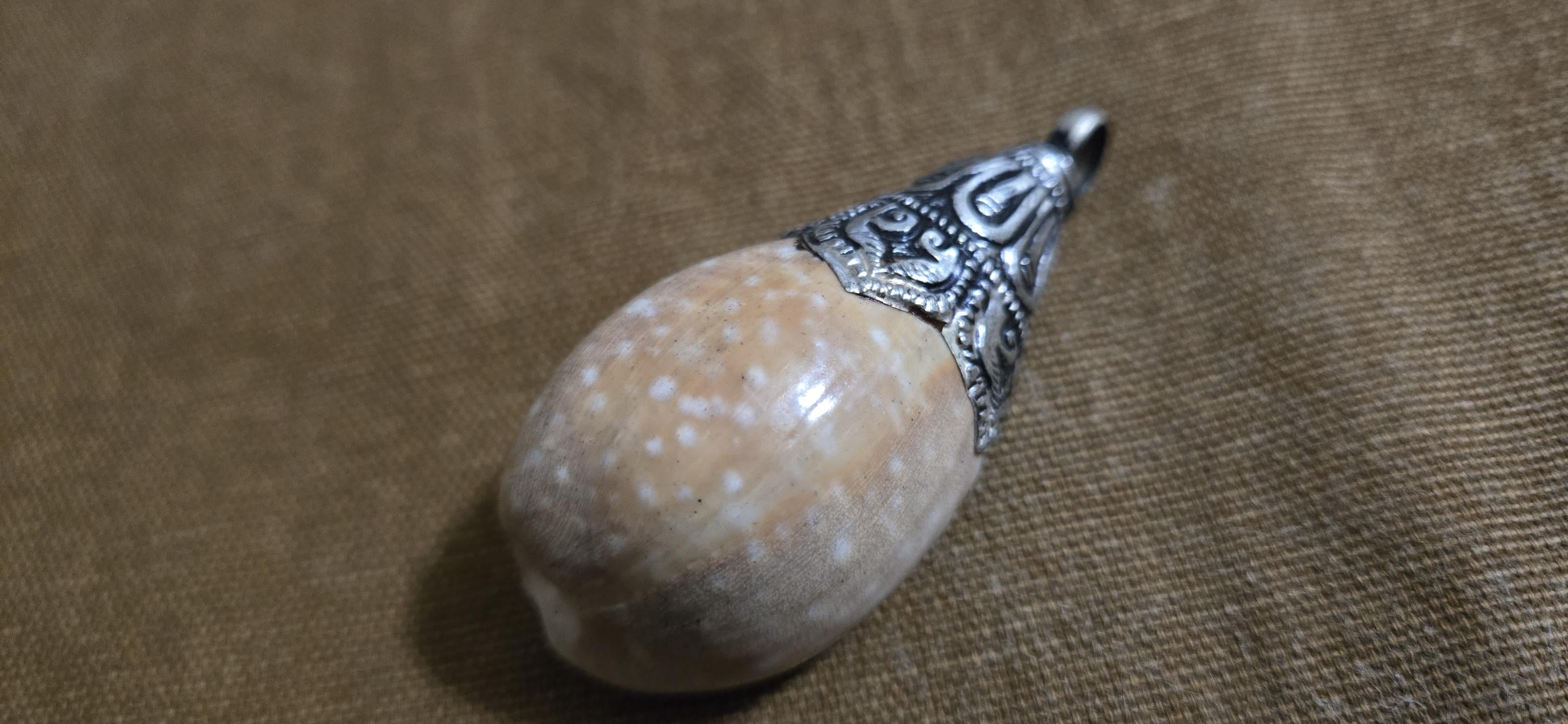 Large Tibetan Silver Capped Cowrie Shell Pendant – Lotus Floral Design – Ethnic Boho Tribal Jewelry Supply – Natural Shell Pendant PM438A5