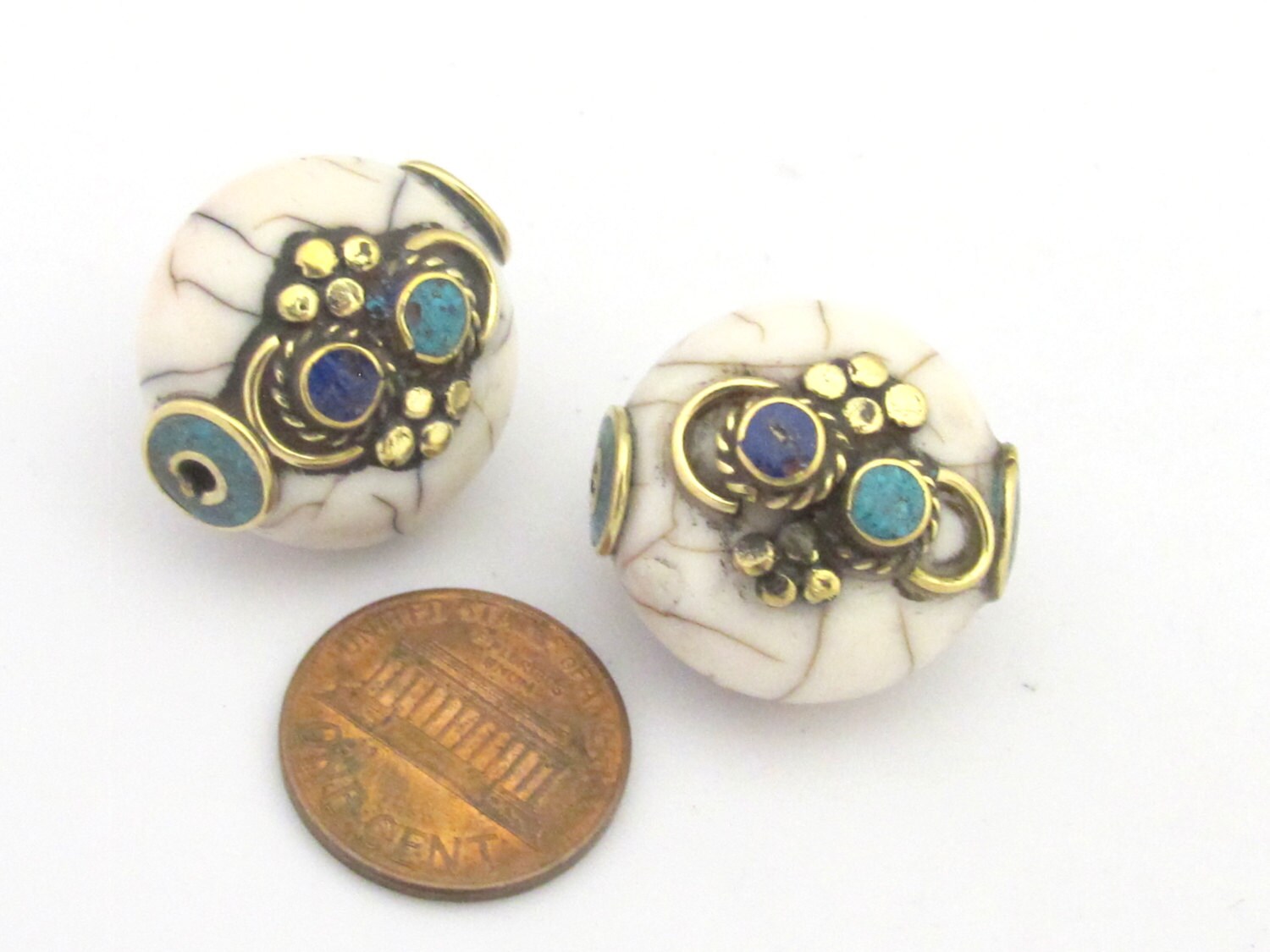 1 BEAD - Beautiful white crackle resin reversible beads inlaid with brass lapis and turquoise - BD674