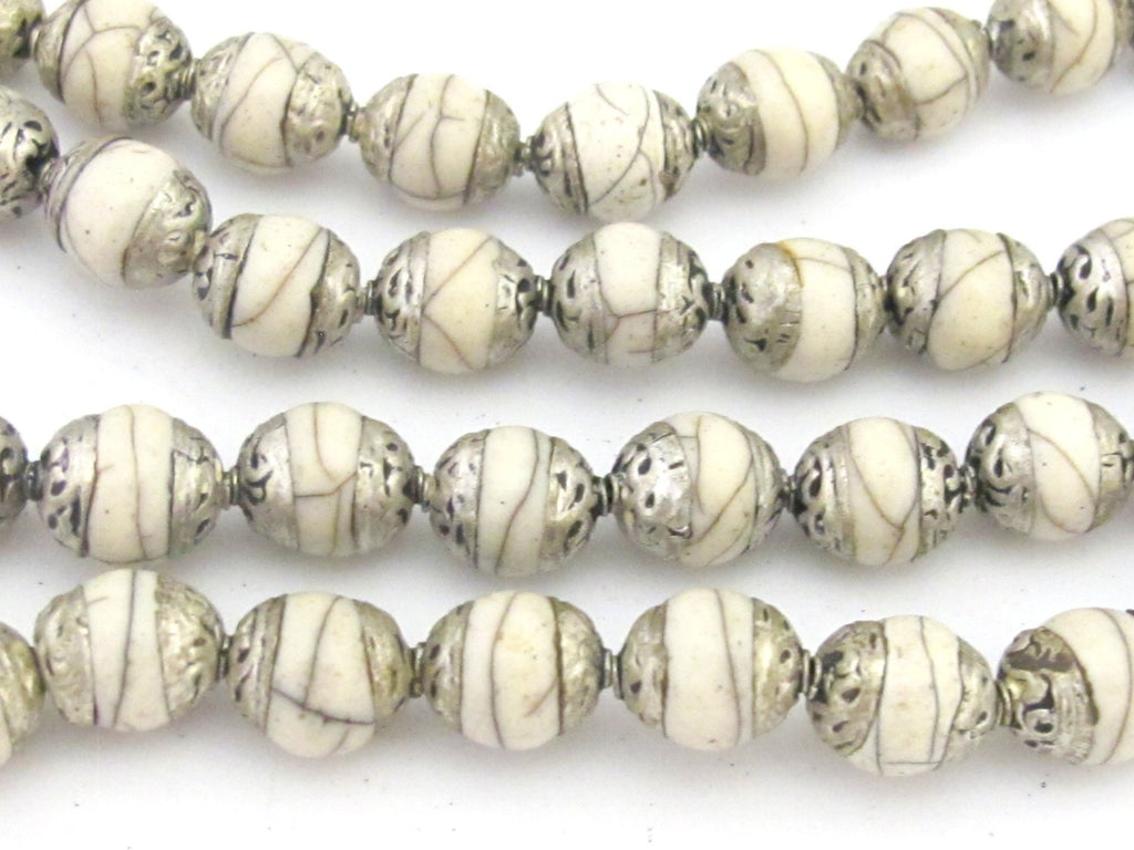 4 BEADS - White crackle resin Tibetan silver floral capped beads - BD680