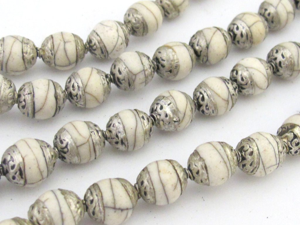 4 BEADS - White crackle resin Tibetan silver floral capped beads - BD680