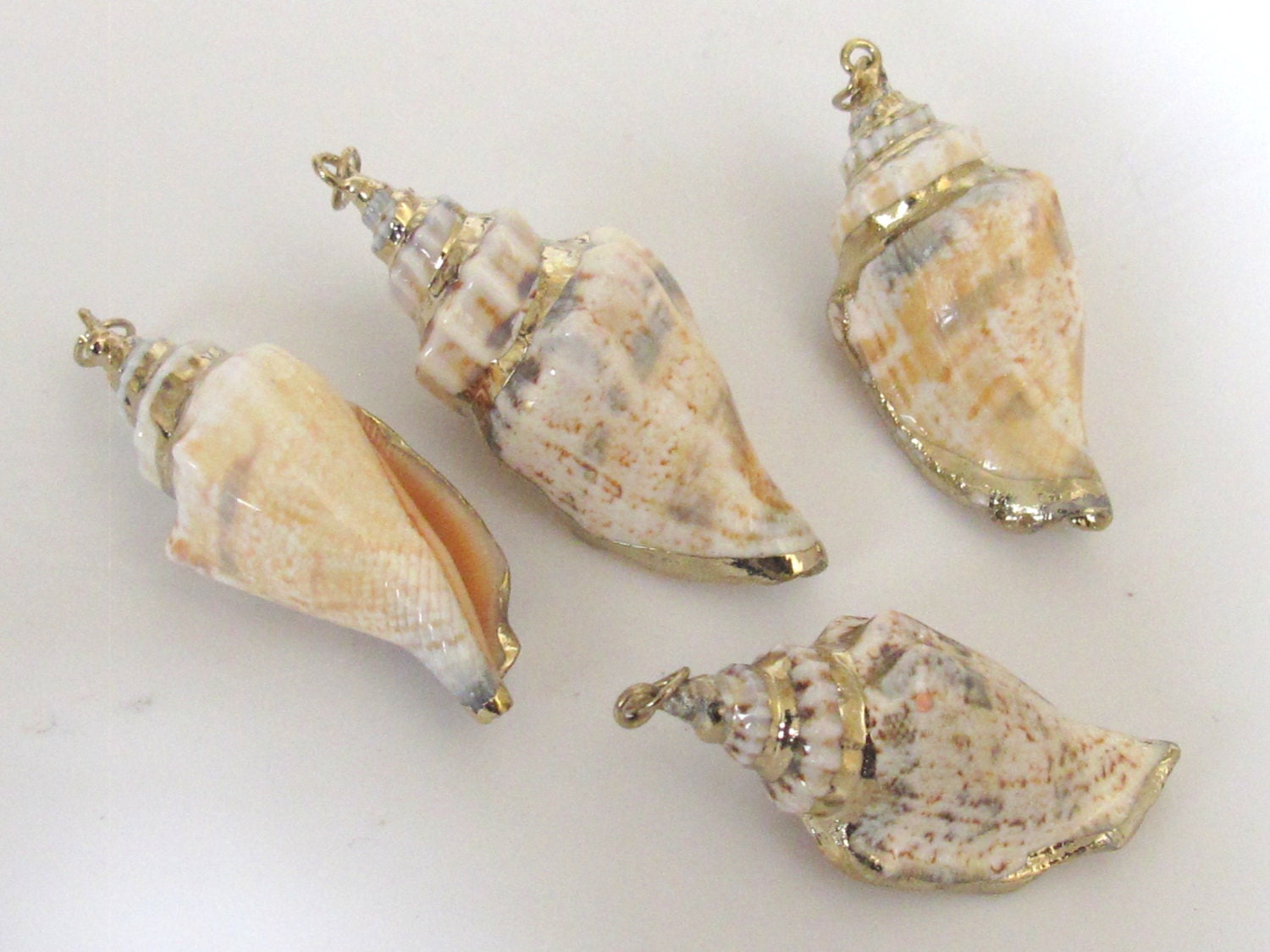 1 Pendant - Gold plated brown spiral conch shell pendant - SP039